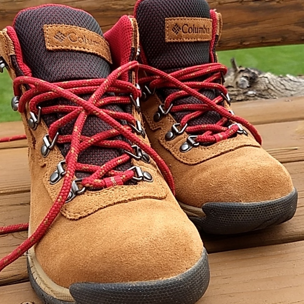 Women's Columbia waterproof hiking boots